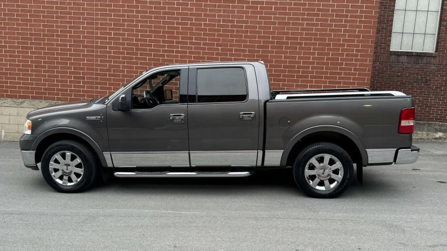 2006 Lincoln Mark LT - Image 2 of 10