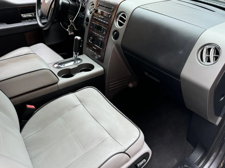 2006 Lincoln Mark LT - Image 7 of 10