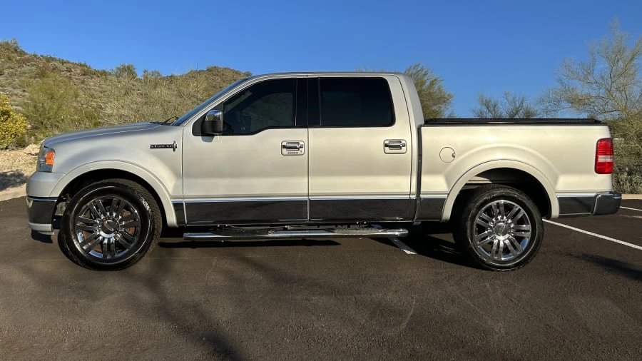 2006 Lincoln Mark LT - Image 2 of 16