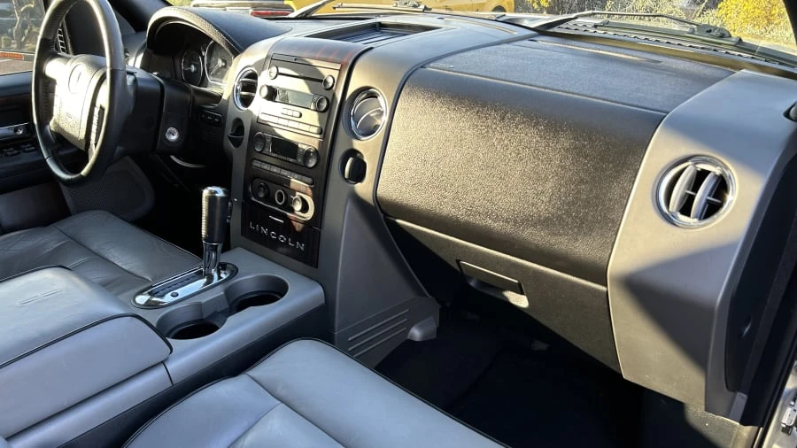 2006 Lincoln Mark LT - Image 10 of 16