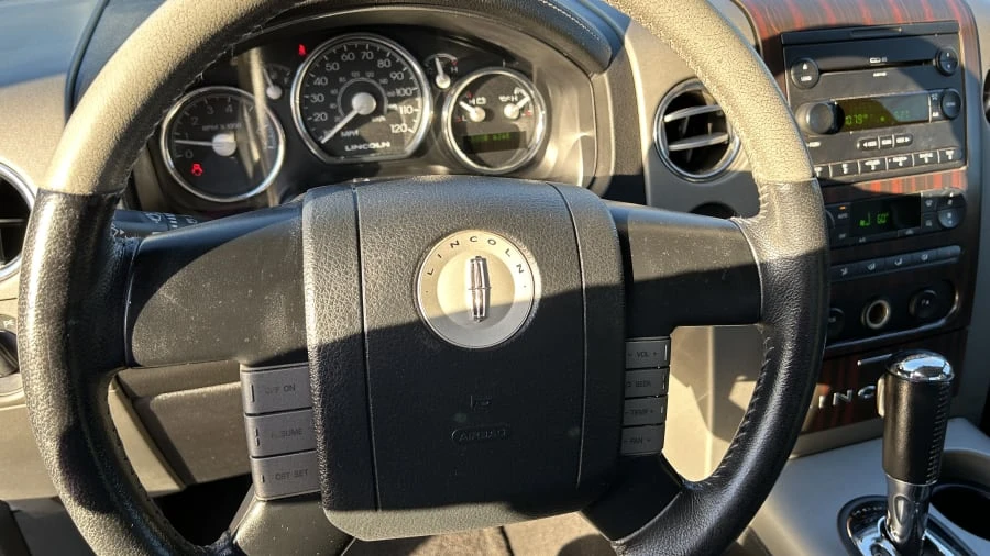 2006 Lincoln Mark LT - Image 11 of 16