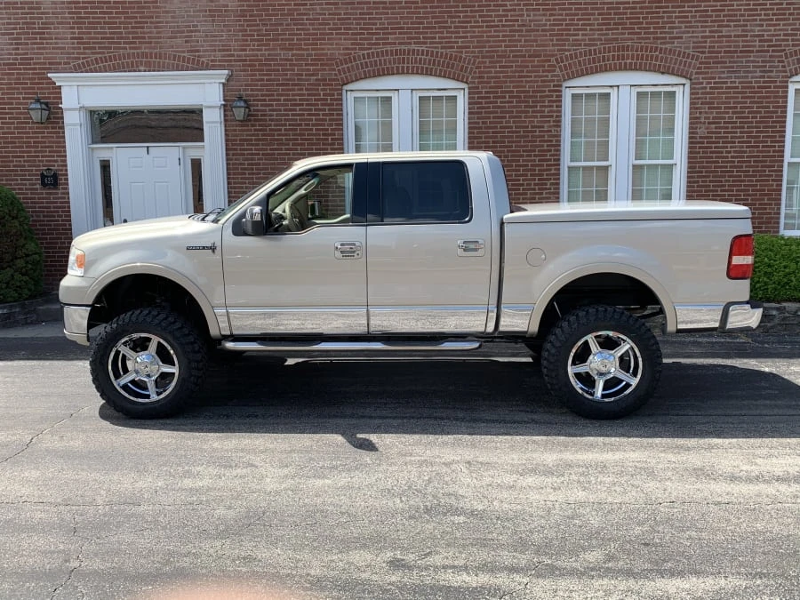 2006 Lincoln Mark LT - Image 2 of 8