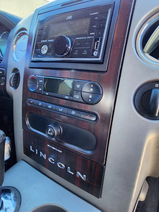 2006 Lincoln Mark LT - Image 24 of 28