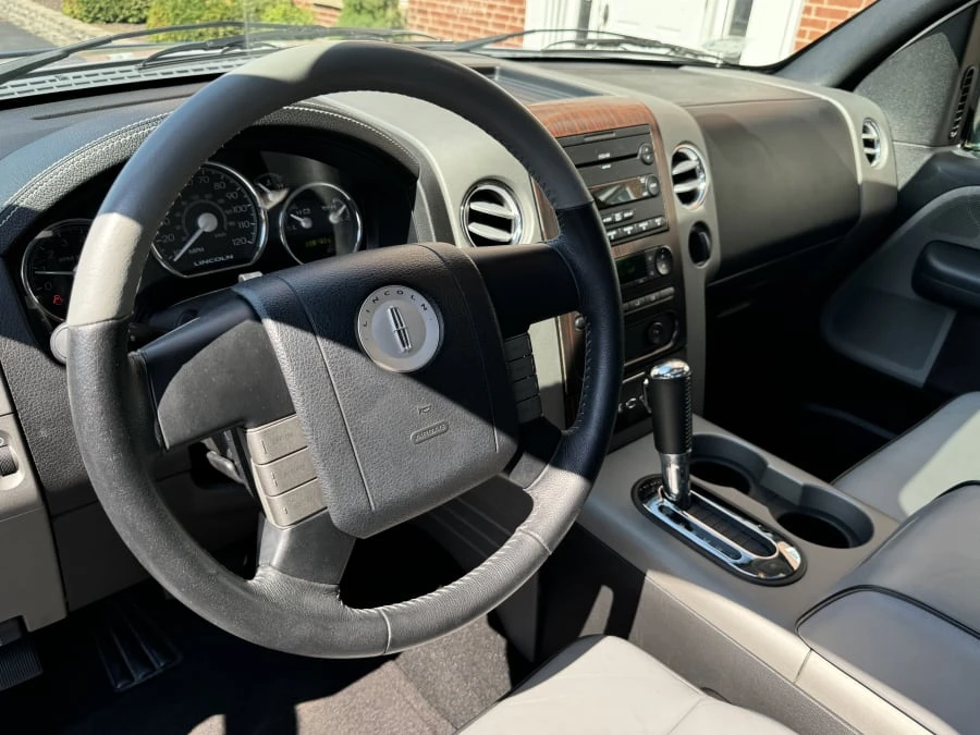 2006 Lincoln Mark LT - Image 6 of 9