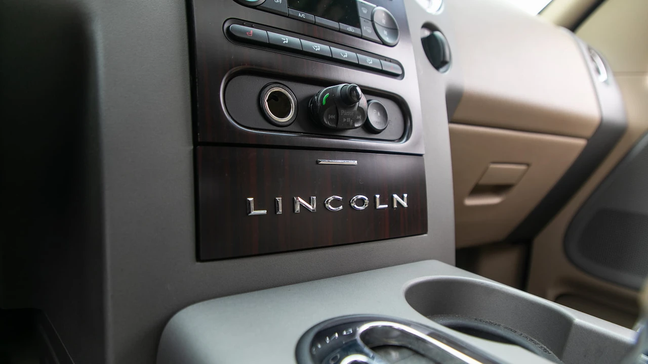 2006 Lincoln Mark LT - Image 11 of 14