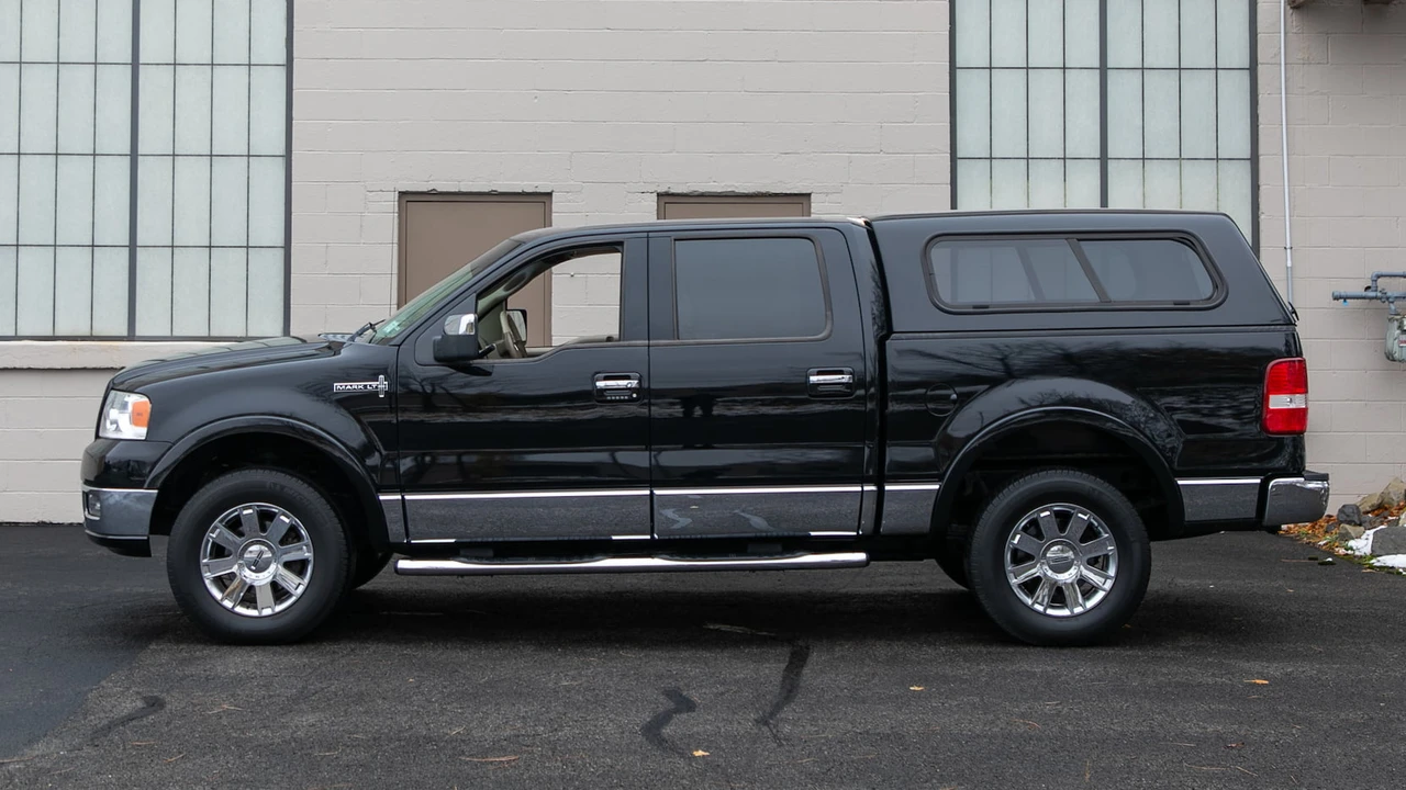 2006 Lincoln Mark LT - Image 2 of 14