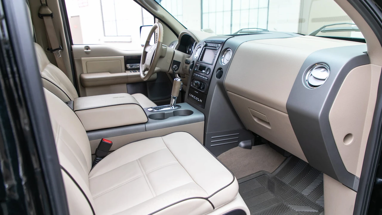 2006 Lincoln Mark LT - Image 5 of 14