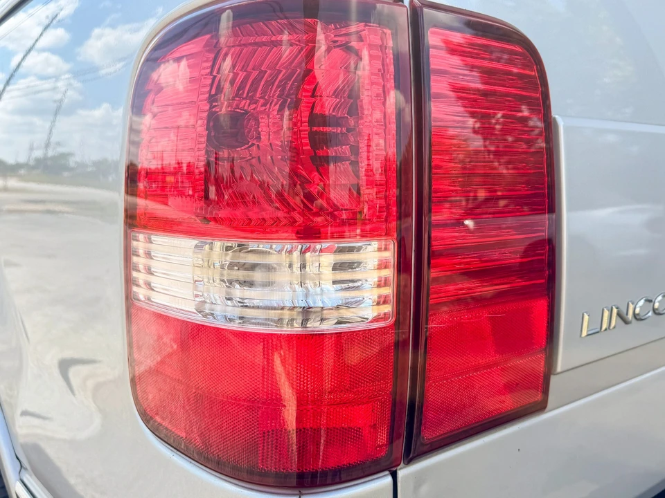 2006 Lincoln Mark LT - Image 5 of 21