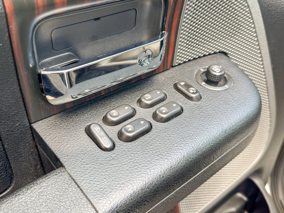 2006 Lincoln Mark LT - Image 19 of 21