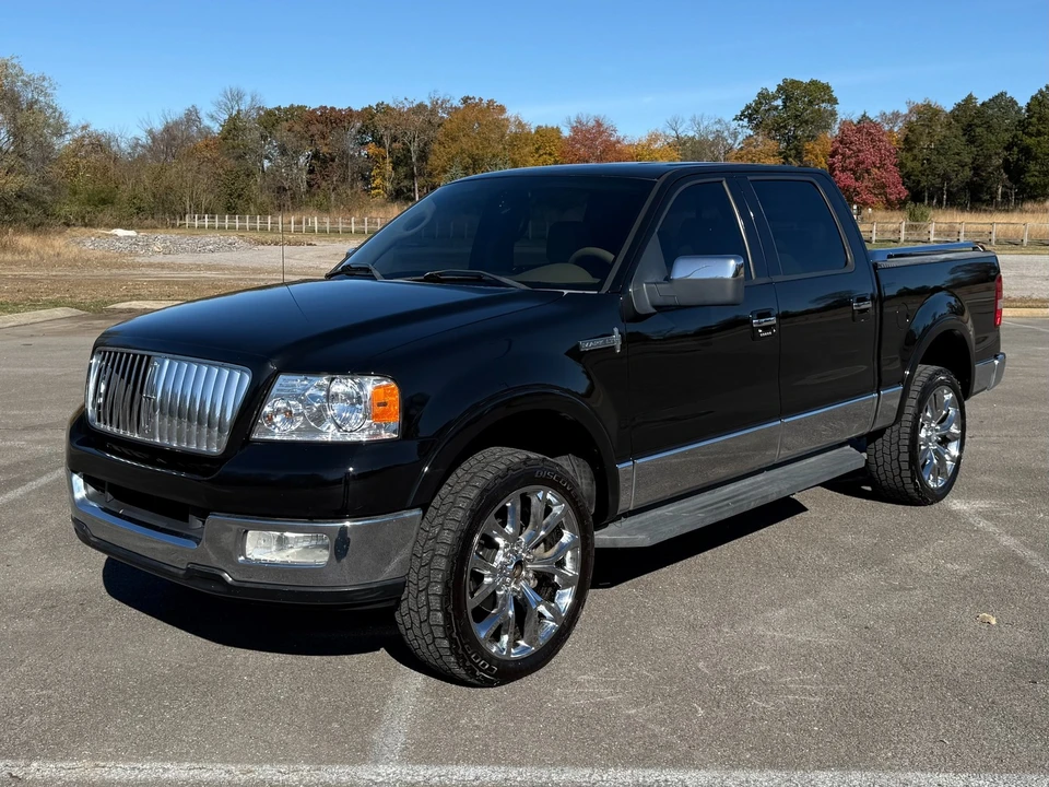 2006 Lincoln Mark LT - Image 2 of 12