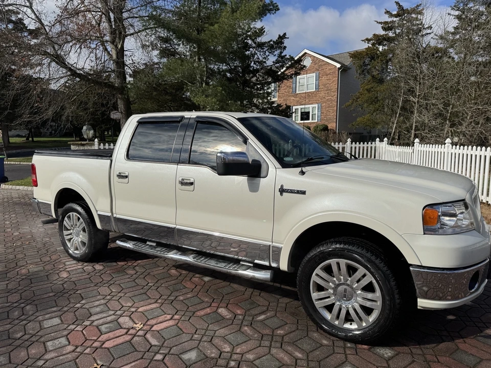 2006 Lincoln Mark LT - Image 2 of 20