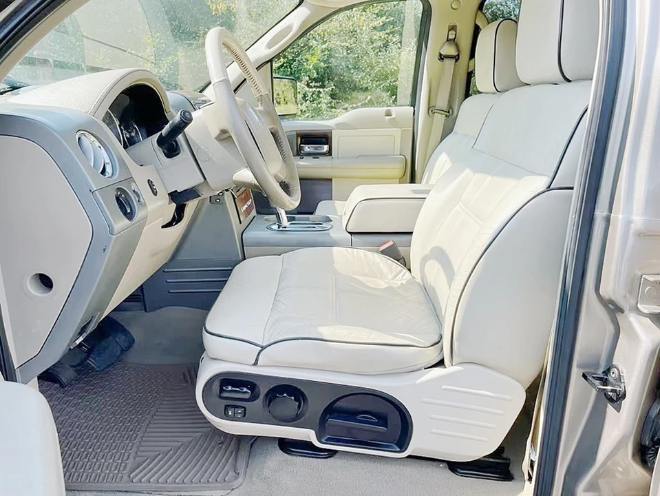 2006 Lincoln Mark LT - Image 6 of 21