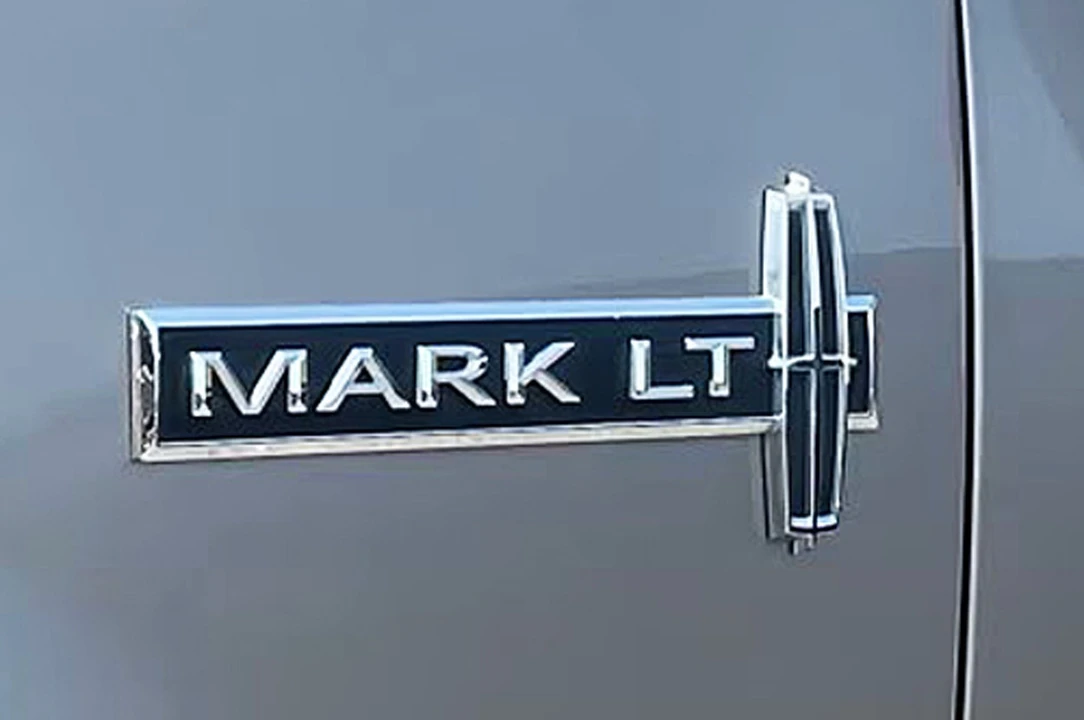 2006 Lincoln Mark LT - Image 16 of 21