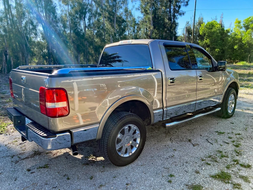 2006 Lincoln Mark LT - Image 2 of 21