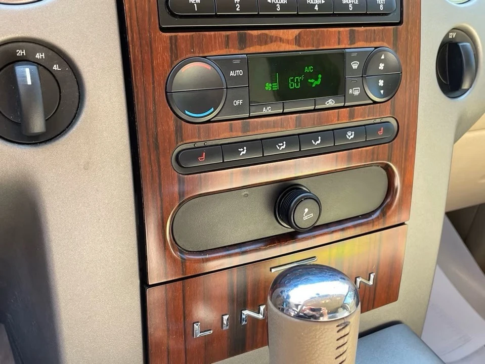 2006 Lincoln Mark LT - Image 13 of 21