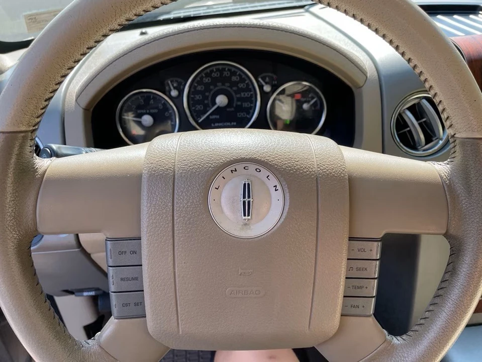2006 Lincoln Mark LT - Image 10 of 21