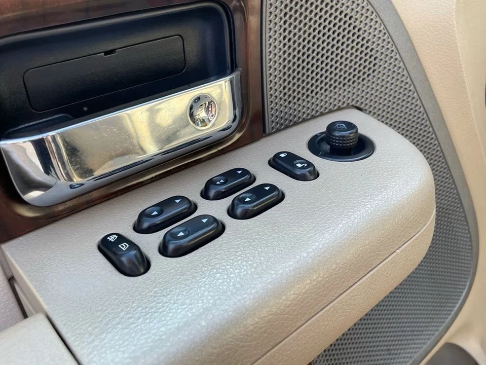 2006 Lincoln Mark LT - Image 15 of 21