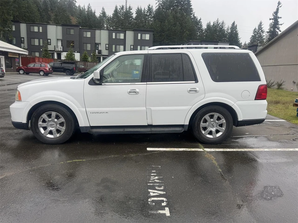 2006 Lincoln Navigator 2nd Gen - Image 3 of 31