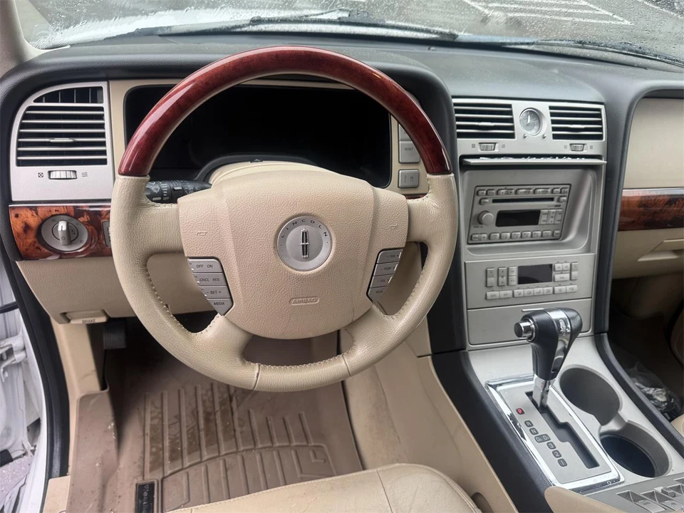 2006 Lincoln Navigator 2nd Gen - Image 14 of 31