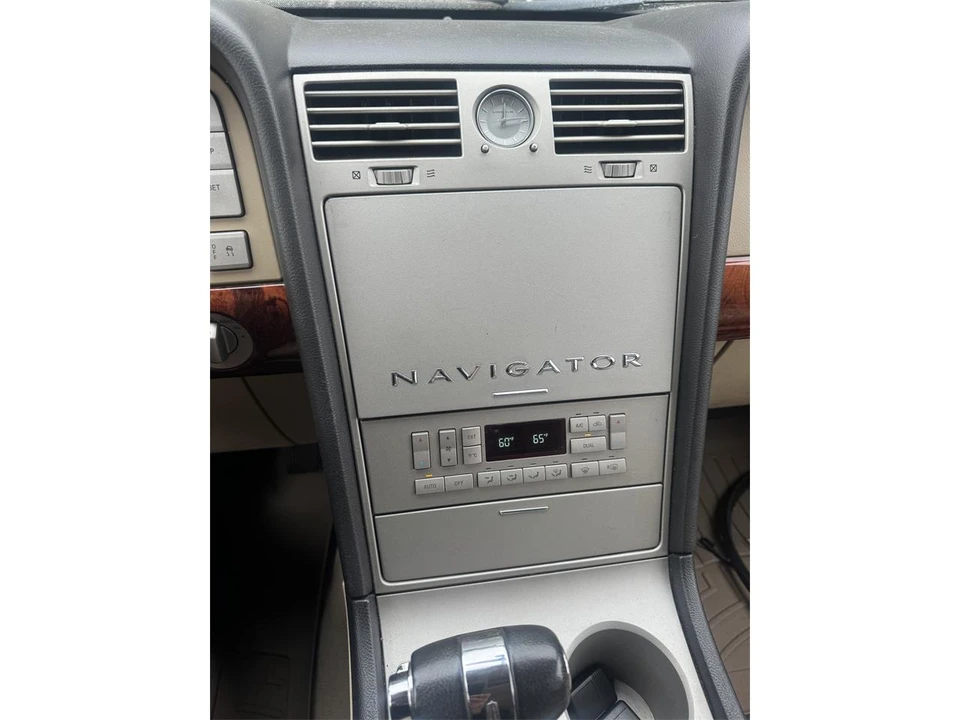 2006 Lincoln Navigator 2nd Gen - Image 19 of 31