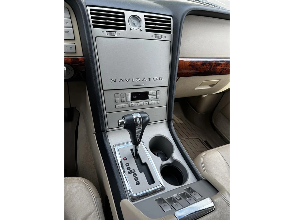 2006 Lincoln Navigator 2nd Gen - Image 18 of 31