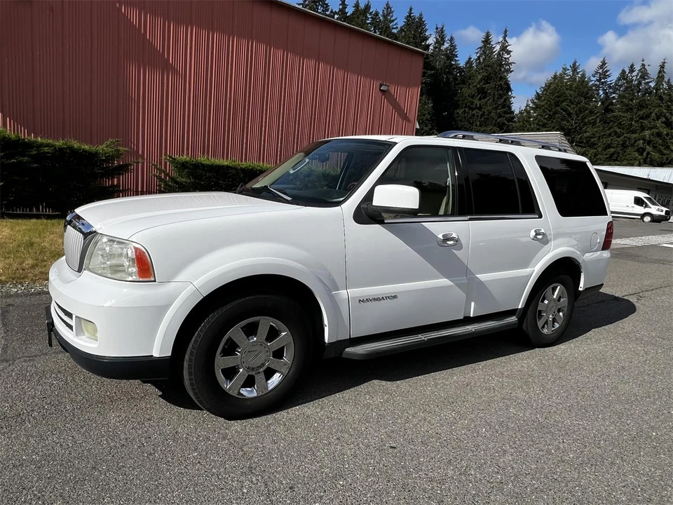 2006 Lincoln Navigator 2nd Gen - Image 2 of 31