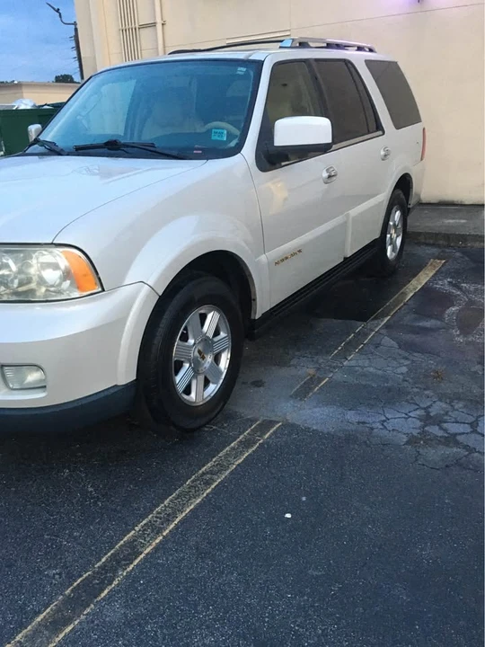 2006 Lincoln Navigator - Image 2 of 7