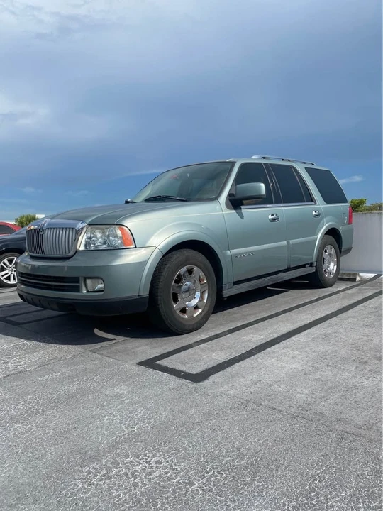 2006 Lincoln Navigator 2nd Gen - Image 2 of 6