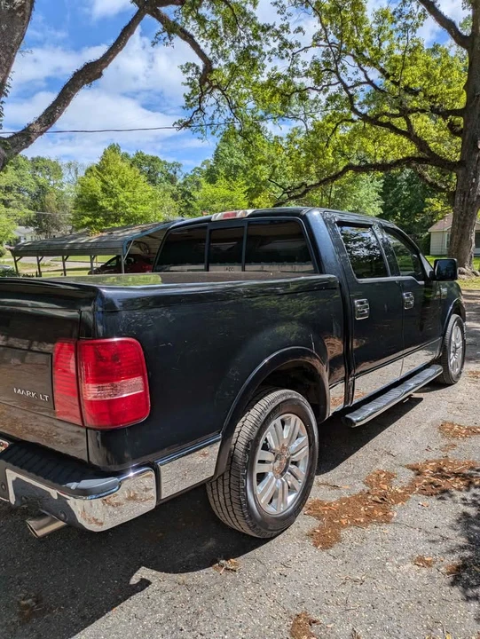 2006 Lincoln Mark LT - Image 2 of 10