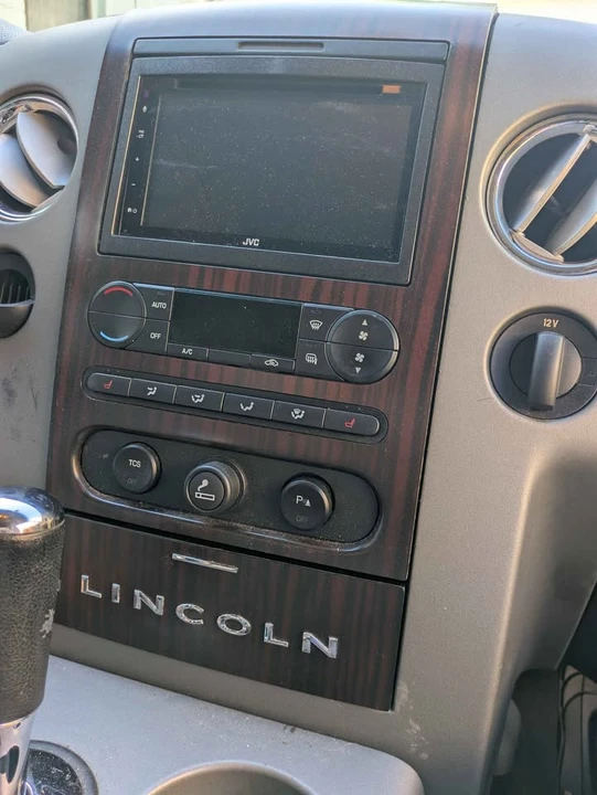 2006 Lincoln Mark LT - Image 9 of 10