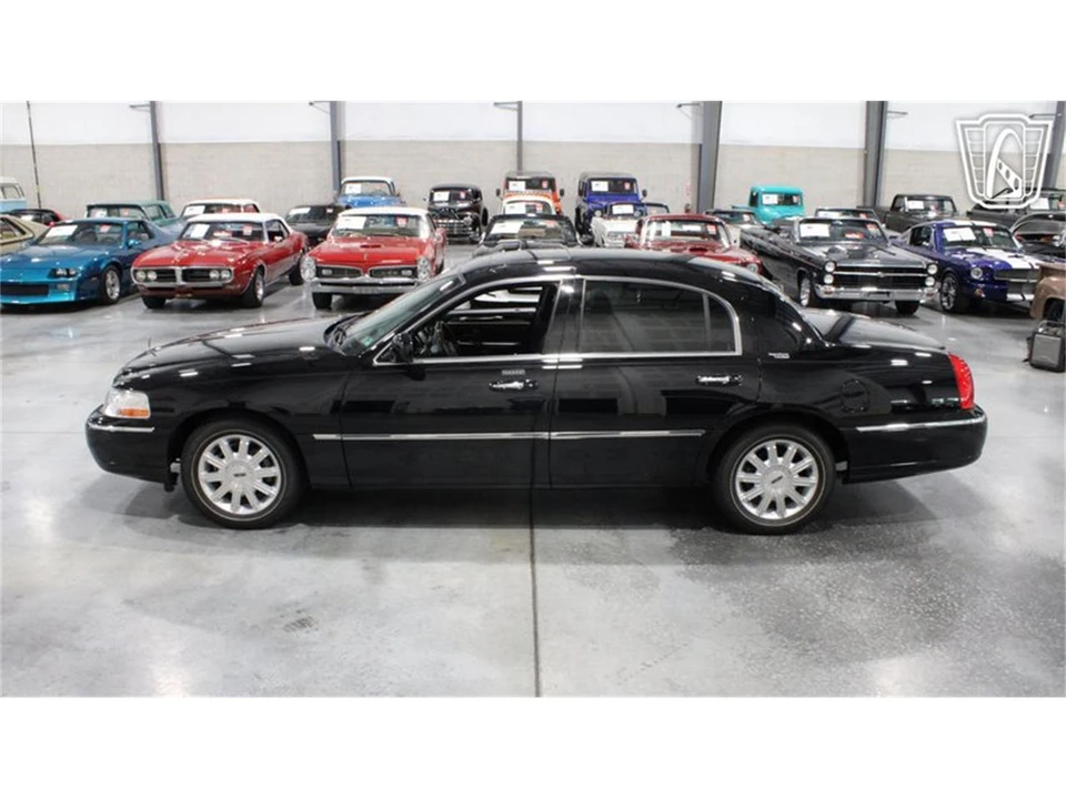 2006 Lincoln Town Car - Image 27 of 31