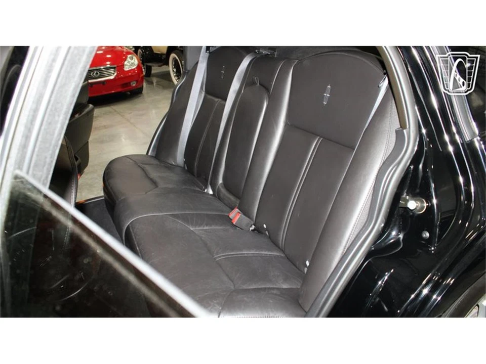 2006 Lincoln Town Car - Image 7 of 31