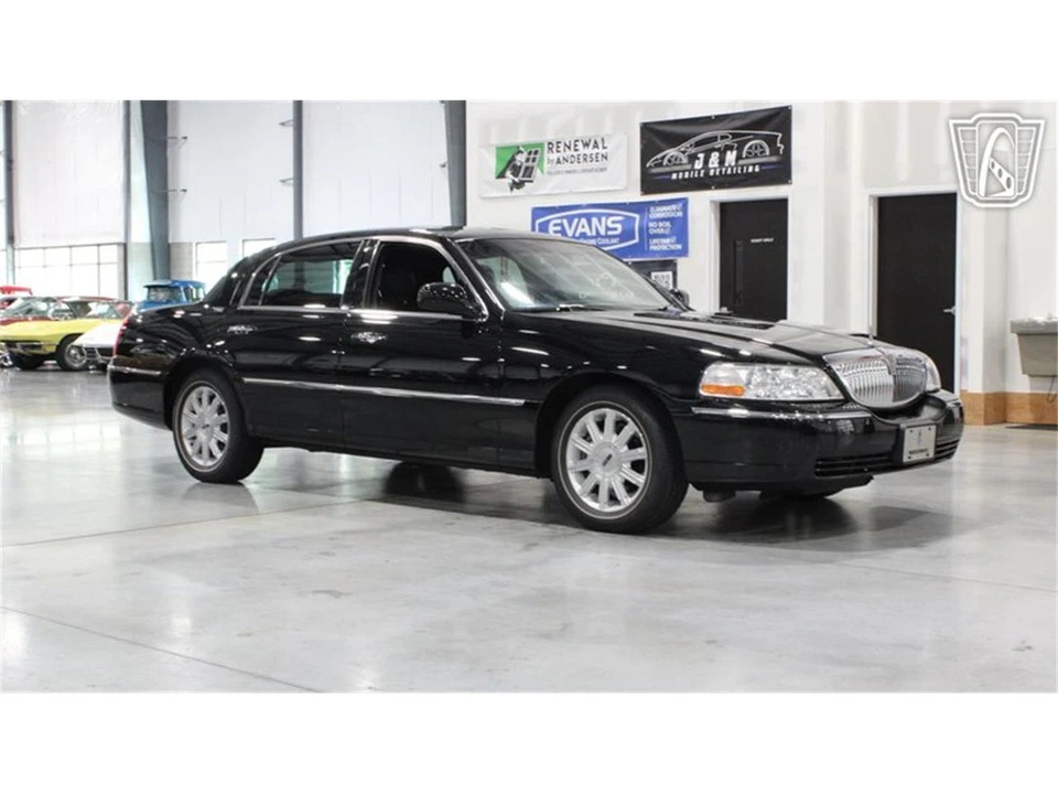 2006 Lincoln Town Car - Image 22 of 31