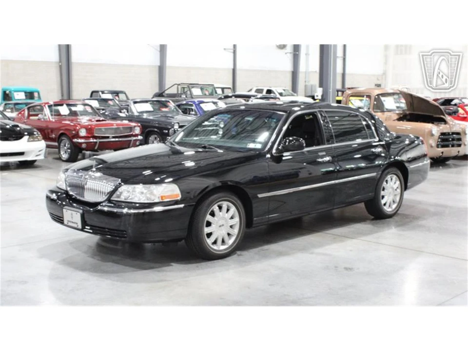 2006 Lincoln Town Car - Image 8 of 31