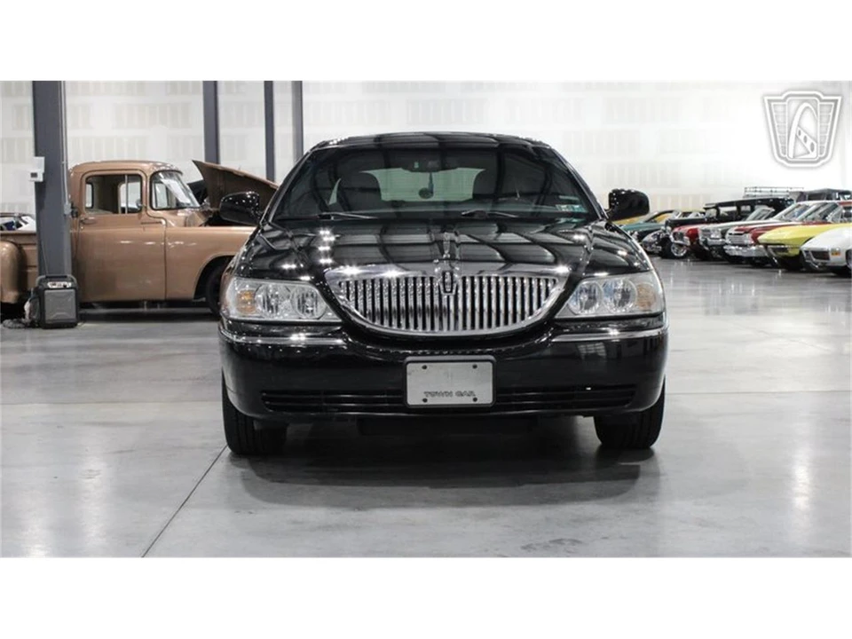 2006 Lincoln Town Car - Image 23 of 31