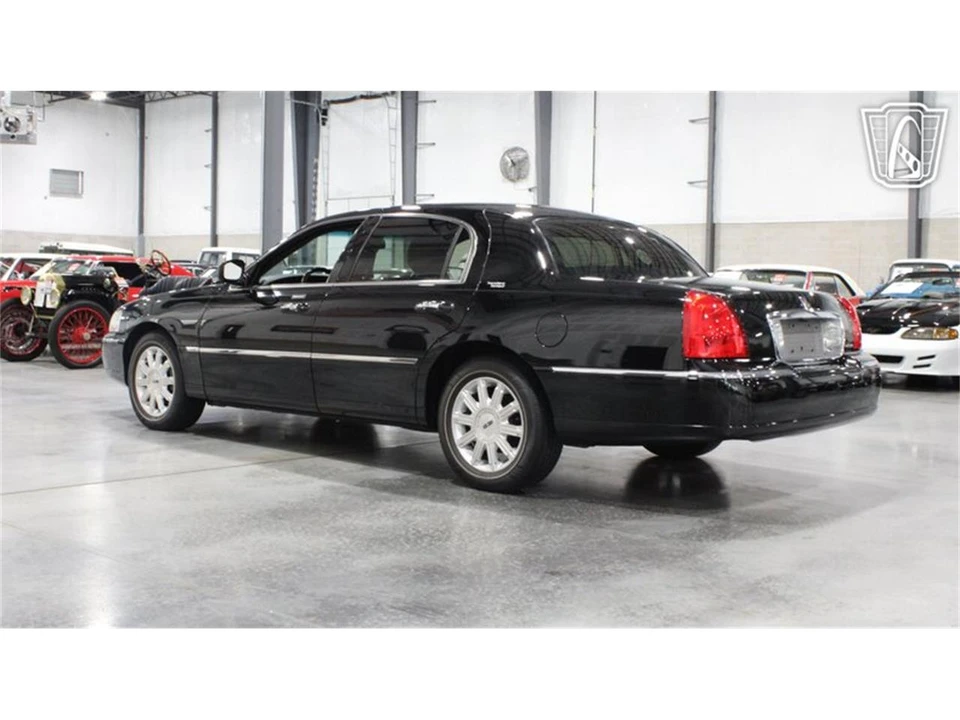 2006 Lincoln Town Car - Image 18 of 31