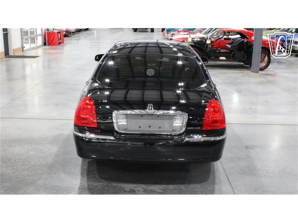 2006 Lincoln Town Car - Image 29 of 31