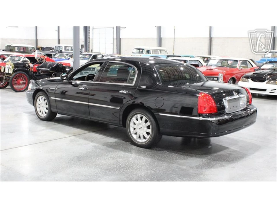 2006 Lincoln Town Car - Image 10 of 31