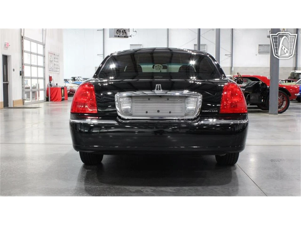 2006 Lincoln Town Car - Image 19 of 31