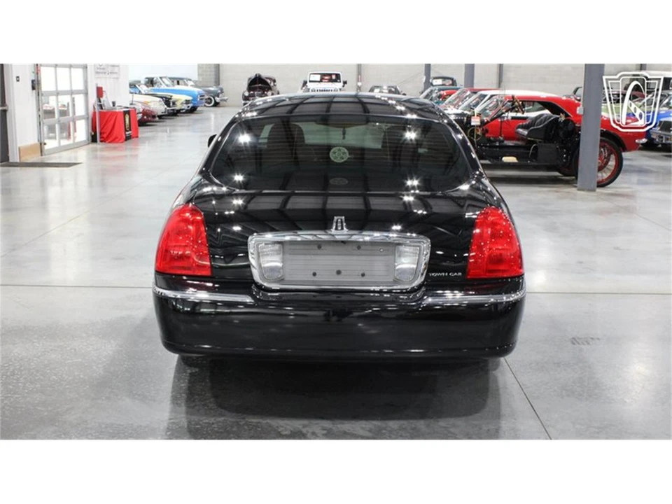 2006 Lincoln Town Car - Image 11 of 31