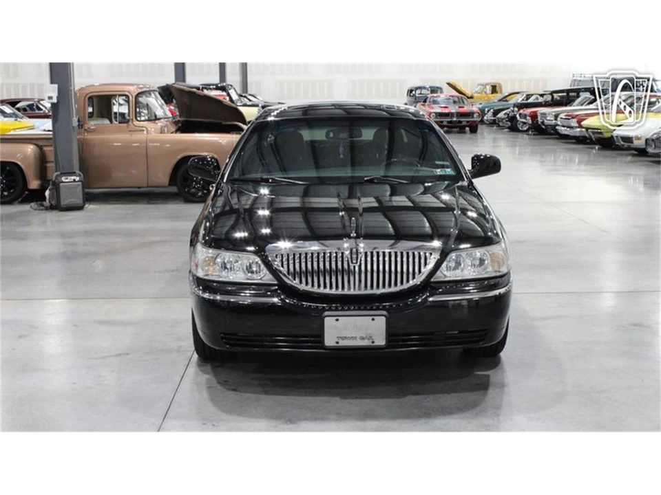 2006 Lincoln Town Car - Image 15 of 31