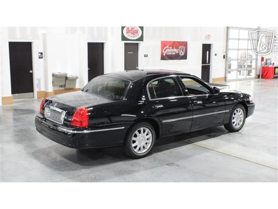 2006 Lincoln Town Car - Image 30 of 31