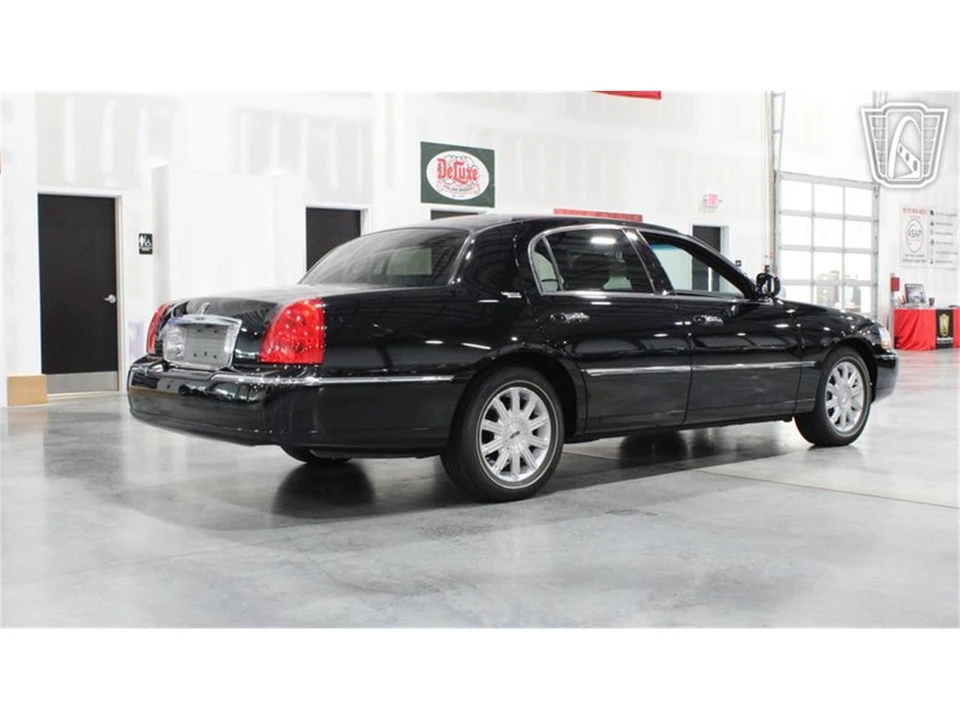 2006 Lincoln Town Car - Image 20 of 31