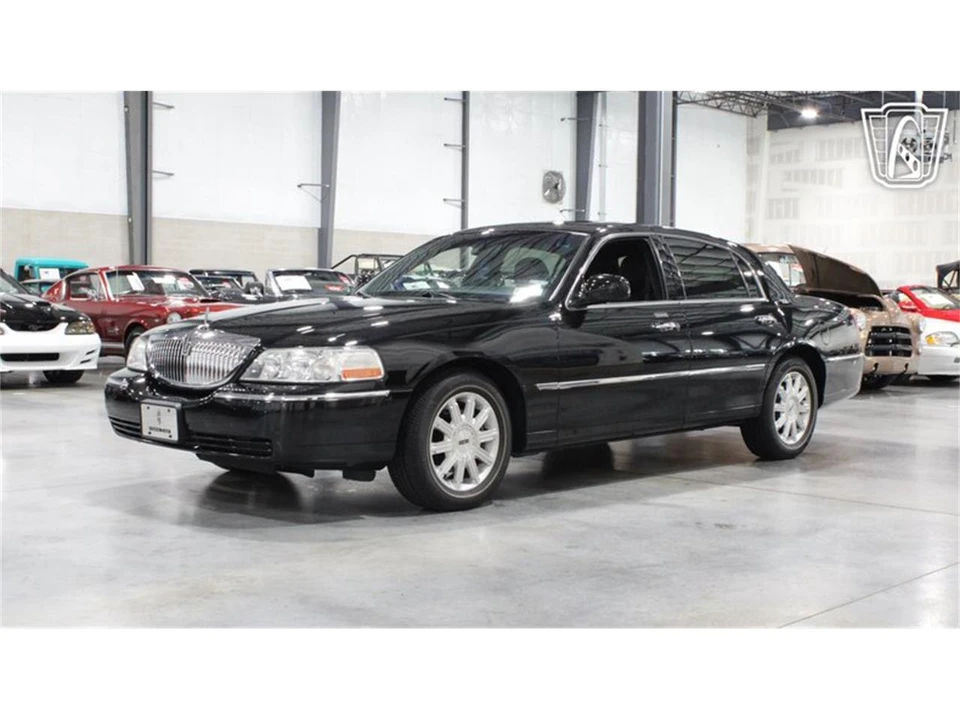 2006 Lincoln Town Car - Image 16 of 31