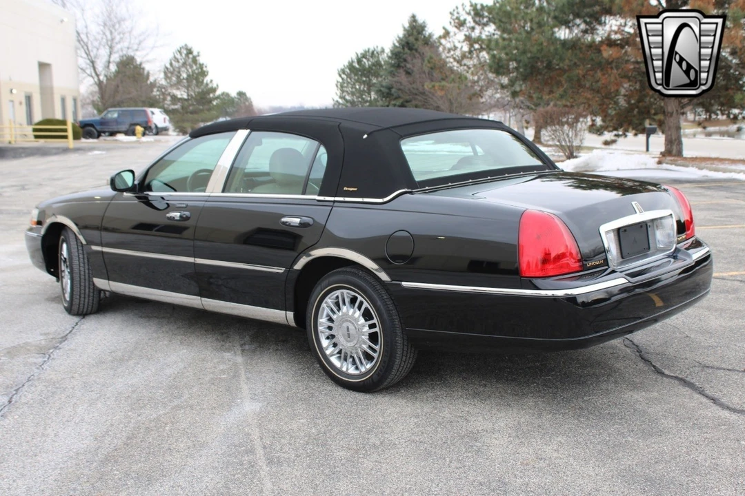2006 Lincoln Town Car - Image 7 of 12