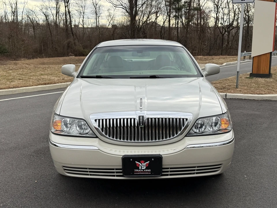 2006 Lincoln Town Car - Image 4 of 21