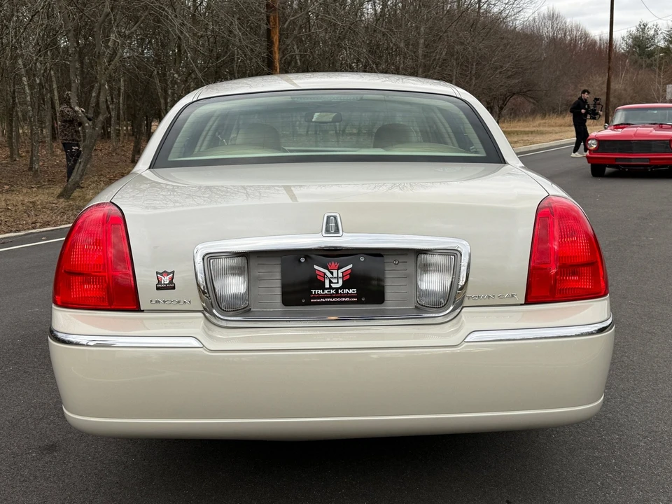 2006 Lincoln Town Car - Image 10 of 21