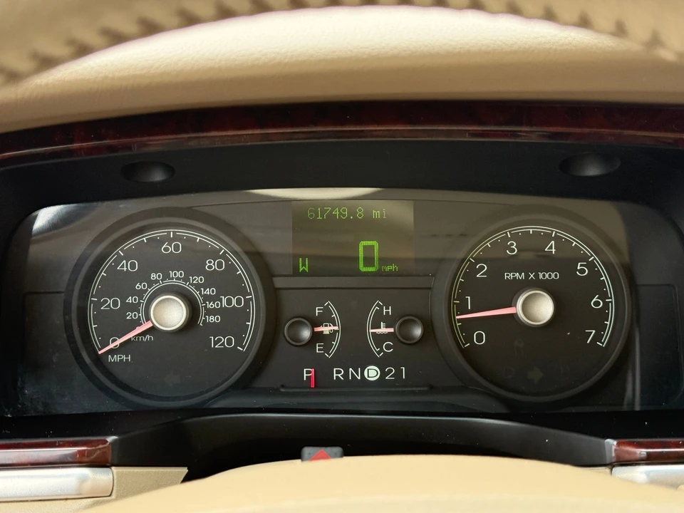 2006 Lincoln Town Car - Image 16 of 21