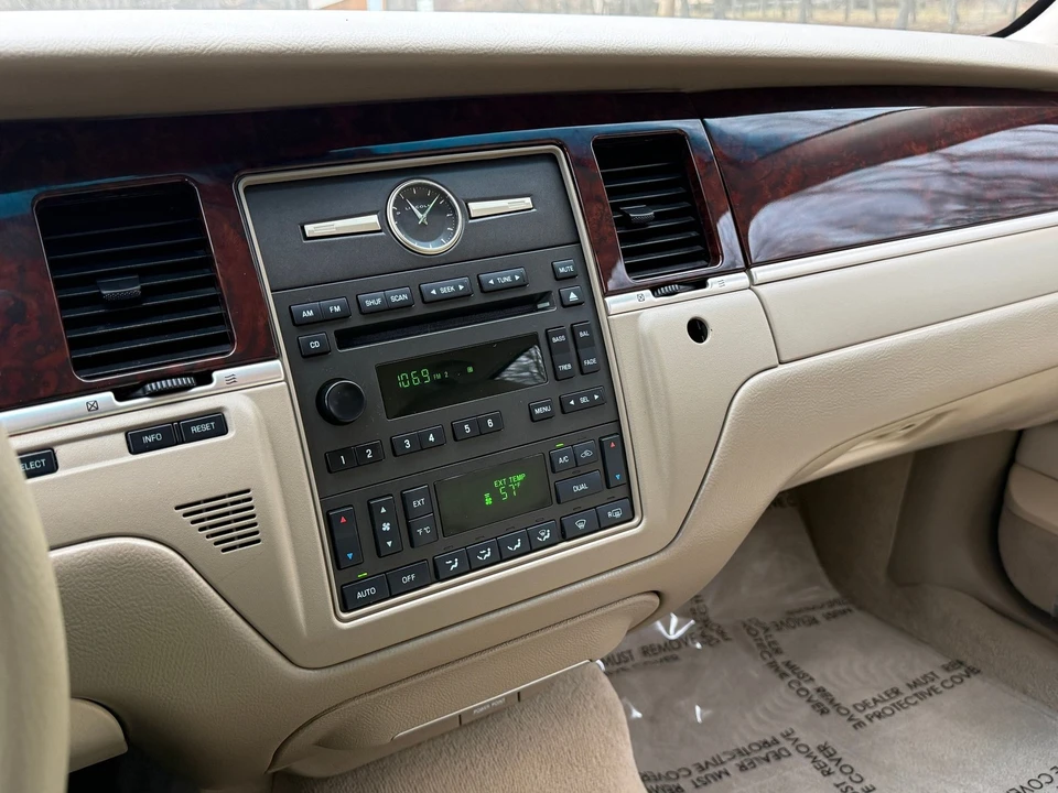 2006 Lincoln Town Car - Image 14 of 21