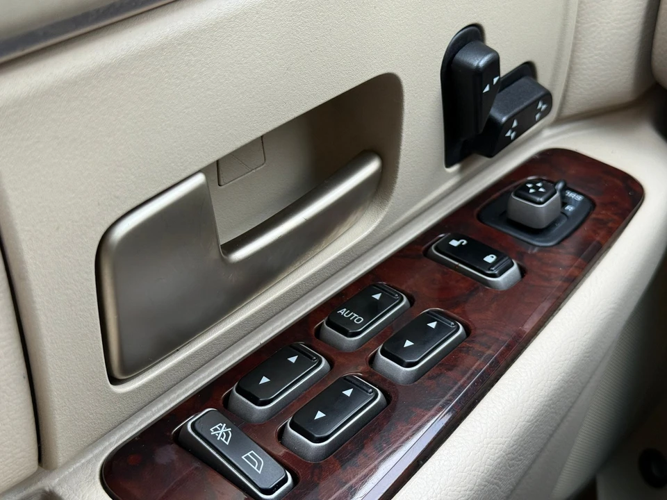 2006 Lincoln Town Car - Image 18 of 21